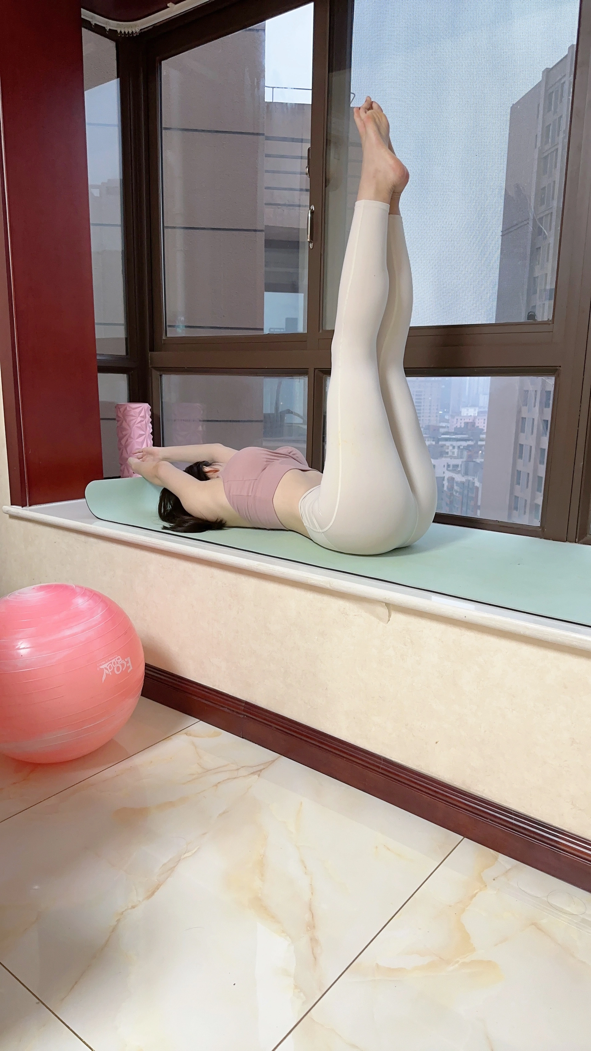 030.奶宝妹纸 – 微密圈系列  美少妇瑜伽 2